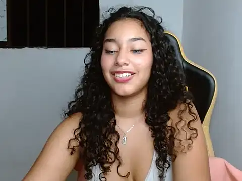 emily_stars1's cam snapshot