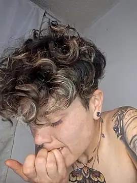 megan_cr's cam snapshot