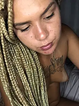 AliceXmoore's cam snapshot