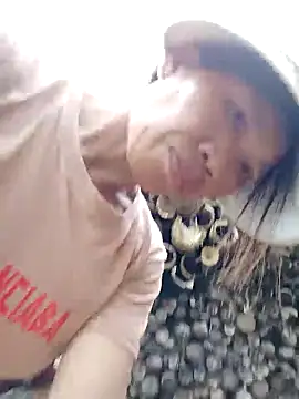 bella-la's cam snapshot