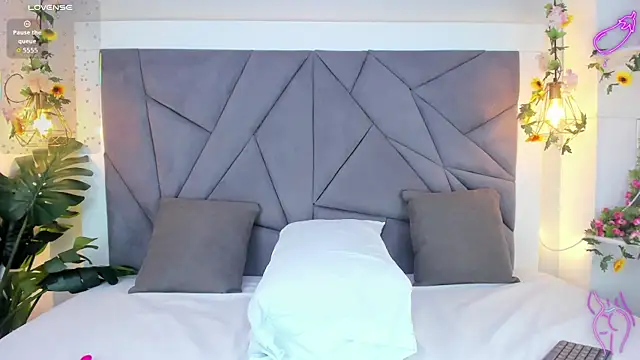 KiarhaTrixie's cam snapshot