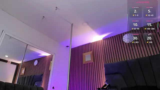 MeganFoxxi_'s cam snapshot