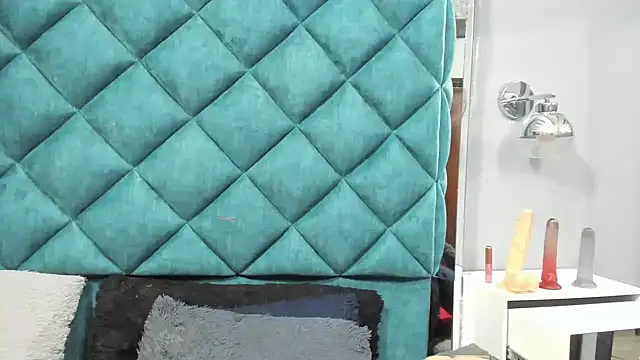 PENELOPELEWISs's cam snapshot