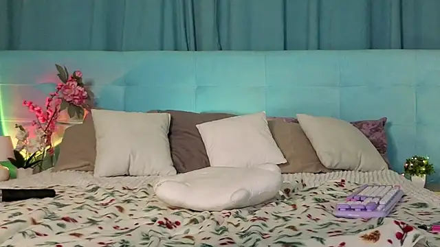 Aurora_Bennet's cam snapshot