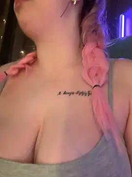 KellyMoors live sex cam