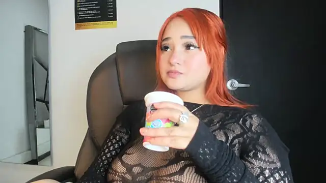 Catherinee69_x's cam snapshot