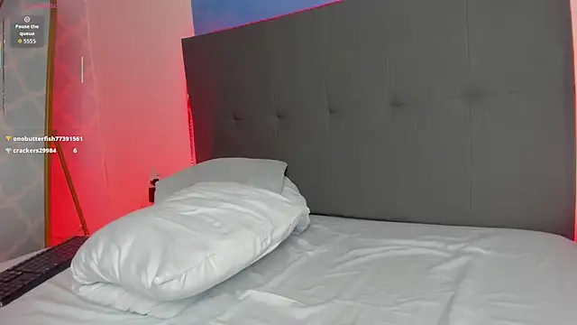 lindaa_natashaa_'s cam snapshot