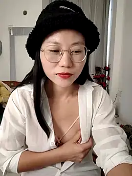 nini10052025's cam snapshot