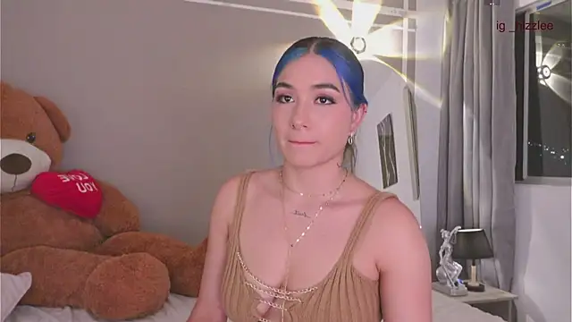 AnnyHizzle live sex cam