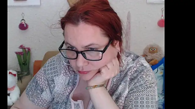 PlayfullMature live sex cam