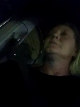 wetnwildforyou's web cam