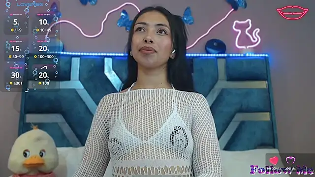 Roxan_Fox-'s cam snapshot