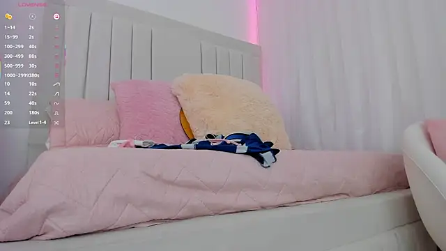 ami_sweet18's cam snapshot