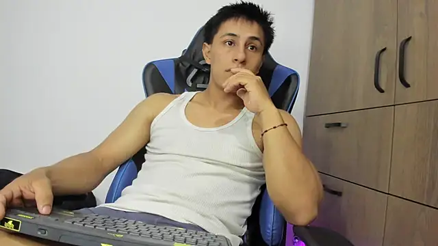 dorman_boy live sex cam