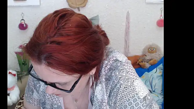 PlayfullMature's cam snapshot