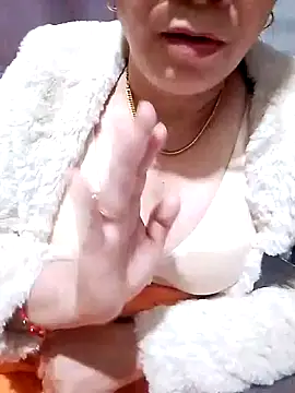 small-house123's cam snapshot