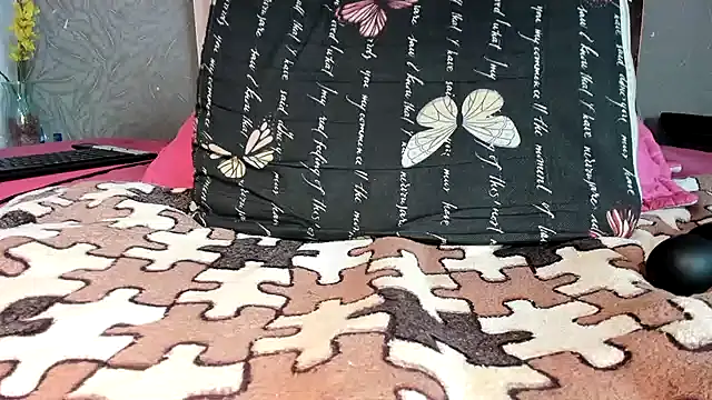 KOURTNEY--'s cam snapshot