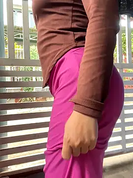 BigAssBee's cam snapshot