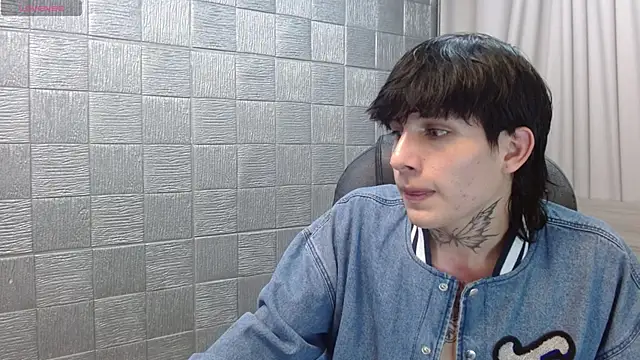 Iantwink18 live sex cam