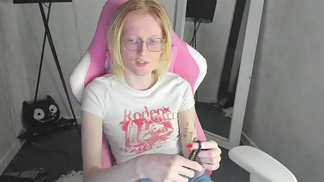 ElizabethHarpper's cam snapshot