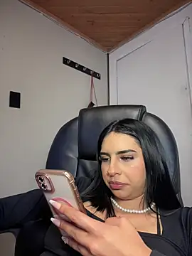 Hilary_pinkk's cam snapshot