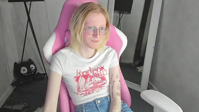 ElizabethHarpper's cam snapshot