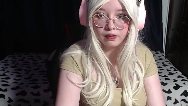 Michi_sauria1's cam snapshot