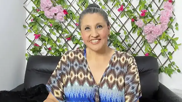 merlyna_goldens's cam snapshot