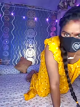 Sweet-Maddlina live sex cam