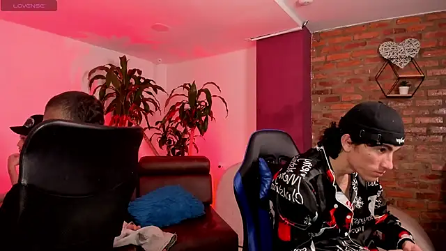 Handsomeboyss19 live sex cam