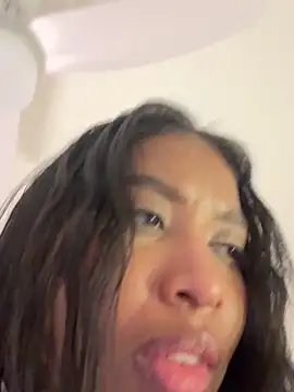 IamCrystal2 live sex cam