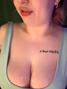 KellyMoors live sex cam