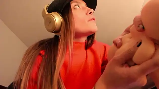 Hat_girl's cam snapshot