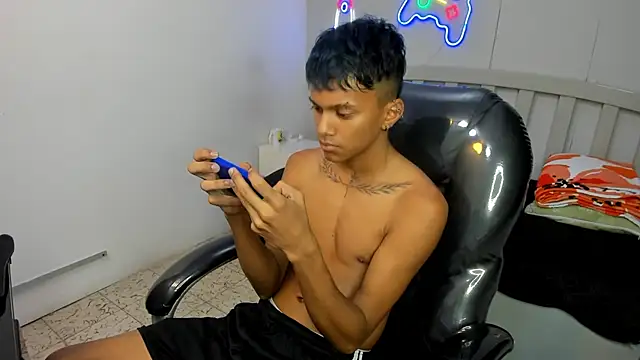 loistwink_ live sex cam