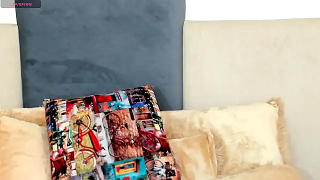 aniie_bby_4u's cam snapshot