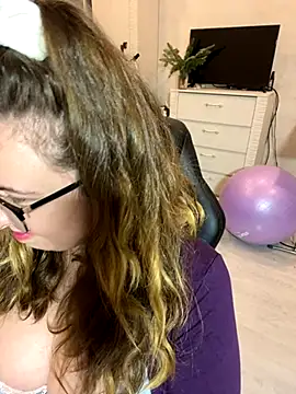 DienkaGreen live sex cam