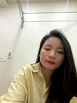 Bee_Yellow00's cam snapshot