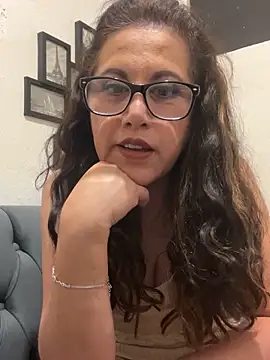 MirandaLatinaLovely's cam snapshot