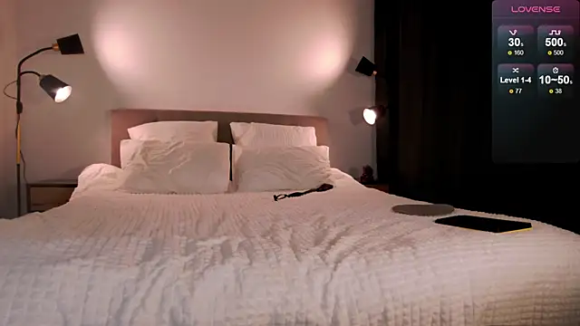 WOW-PeaCH-Girl's cam snapshot