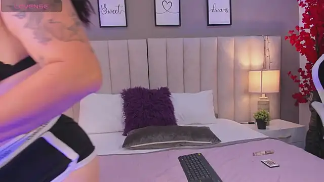 alana_rousee's cam snapshot