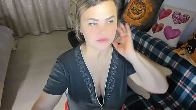 MildMature live sex cam