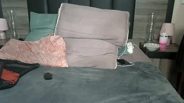 BigButt-MomJ75's cam snapshot