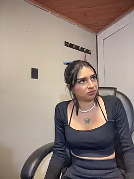 Hilary_pinkk's cam snapshot