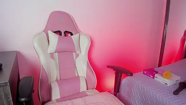 Candy_leilaa3's cam snapshot