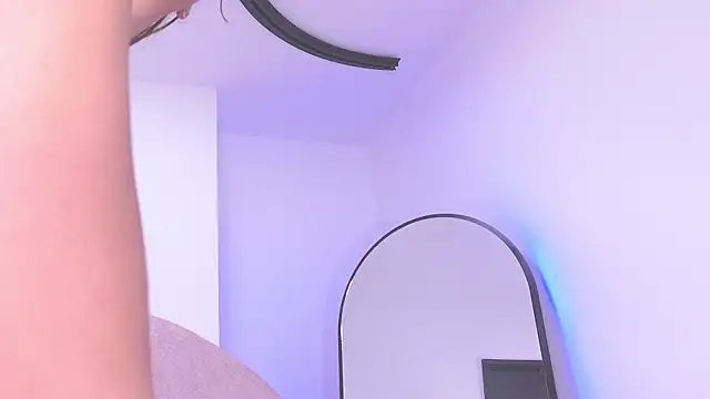 vale_ross_'s cam snapshot