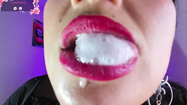 tamara_rouse1's cam snapshot