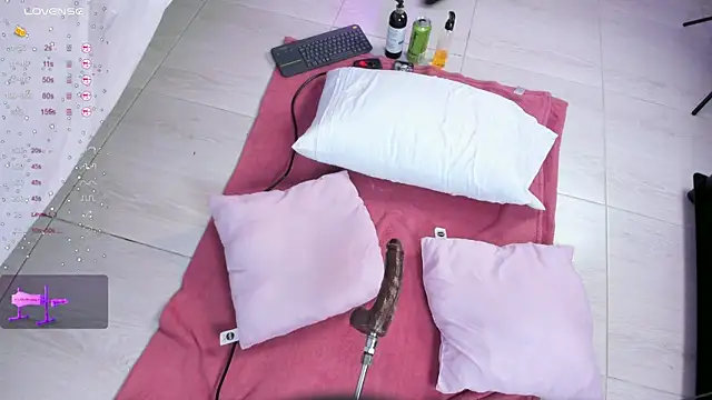 Isabella_Daniell's cam snapshot