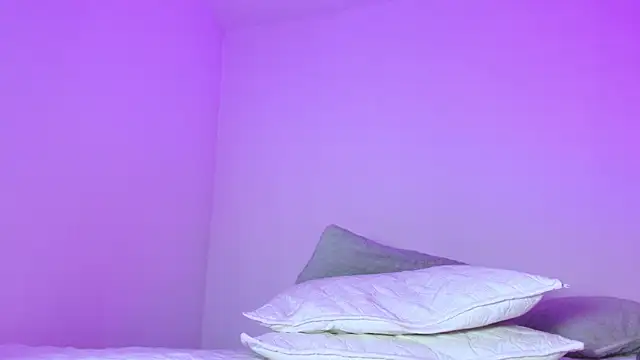 PollyGrey_'s cam snapshot