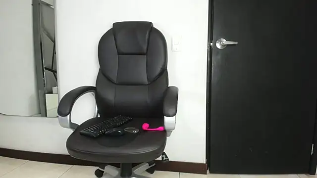 Catherinee69_x's cam snapshot