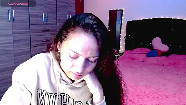 holy_juli's cam snapshot